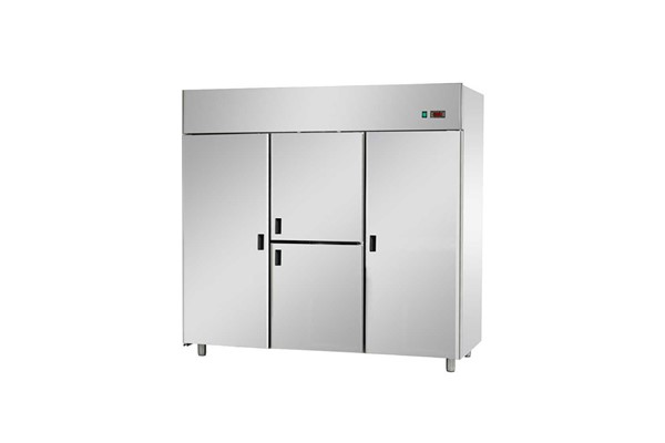 4-дверный холодильный шкаф модели GN